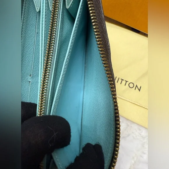 LOUIS VUITTON-CA3151 Limited Edition Illustre Balloon Zippy Wallet(Turquoise Int - Picture 9 of 12